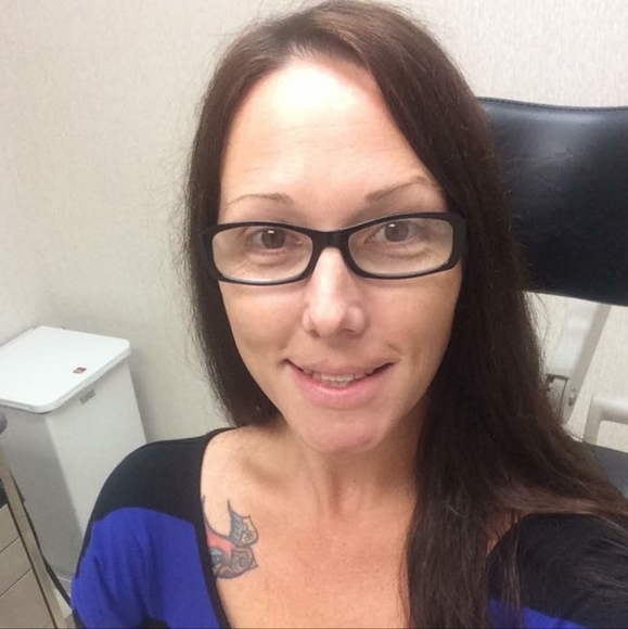 NoN-Essential🥰Necessities! ALL those things a woman thinks she needs... - Picture 3 of 8